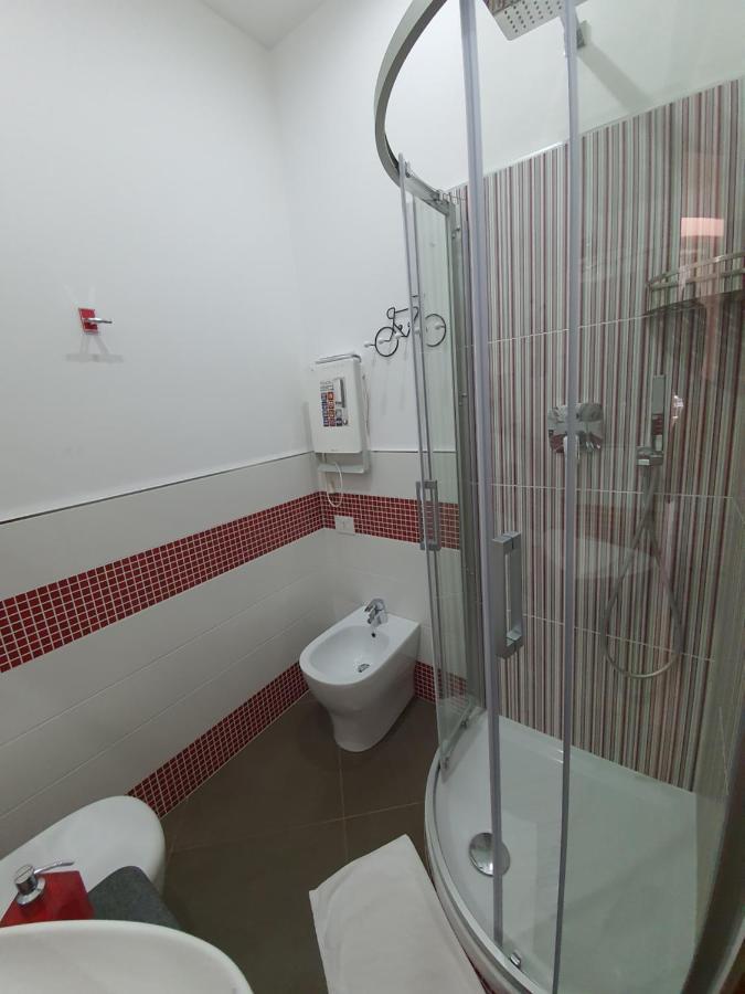 Ari Guest House ลาสเปเซีย ภายนอก รูปภาพ