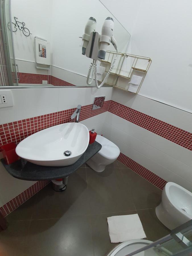 Ari Guest House ลาสเปเซีย ภายนอก รูปภาพ
