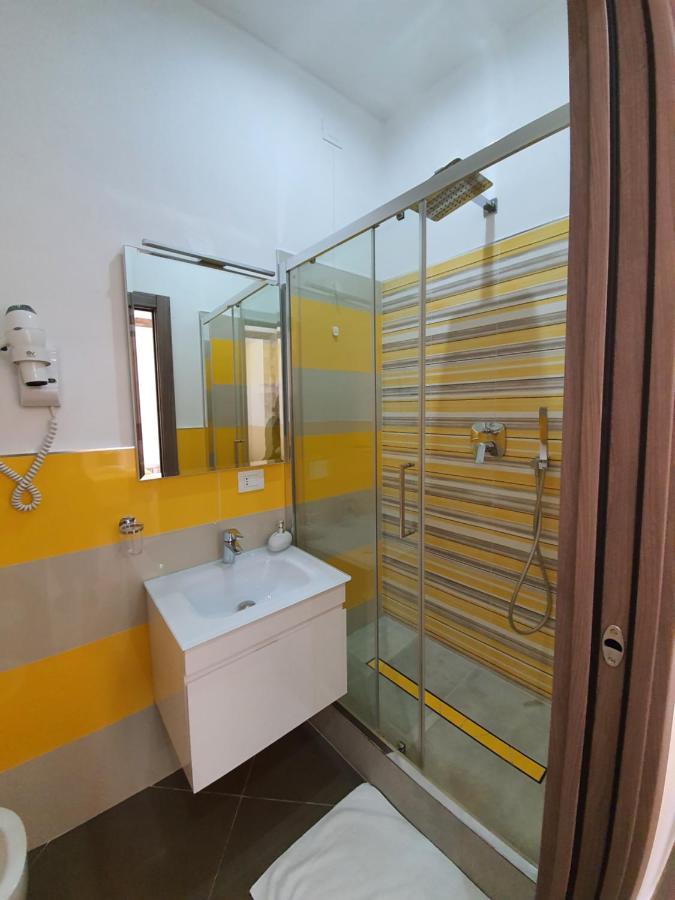 Ari Guest House ลาสเปเซีย ภายนอก รูปภาพ
