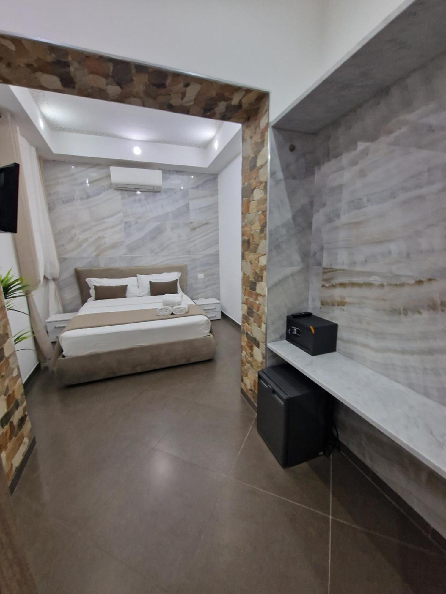 Ari Guest House ลาสเปเซีย ภายนอก รูปภาพ